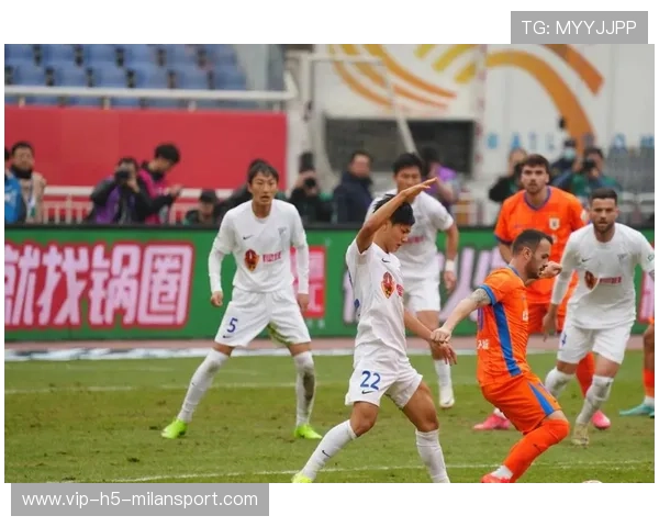 山东泰山主场2比1险胜 瓦科点球失误遗憾收官 山东泰山主场2比1险胜 瓦科点球失误遗憾收官