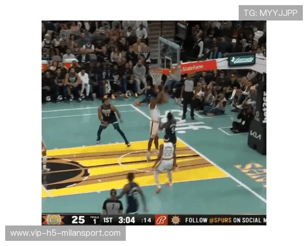 唐斯篮下连续攻入,全场观众火热 唐斯篮下连续攻入,全场观众火热