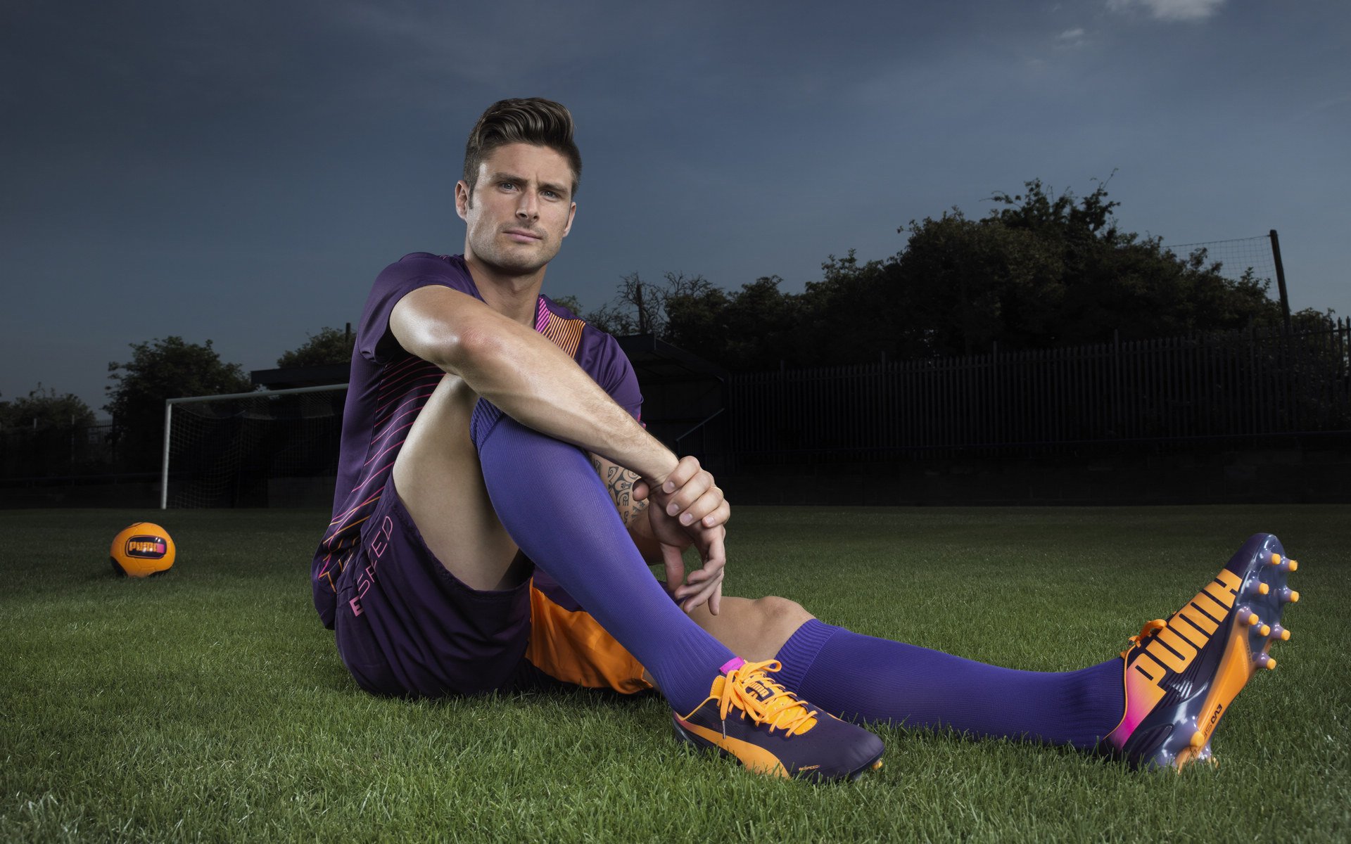 “华金·托比利亚的防守风暴与高效突破，助力美洲狮队在世界赛场上占有一席之地”